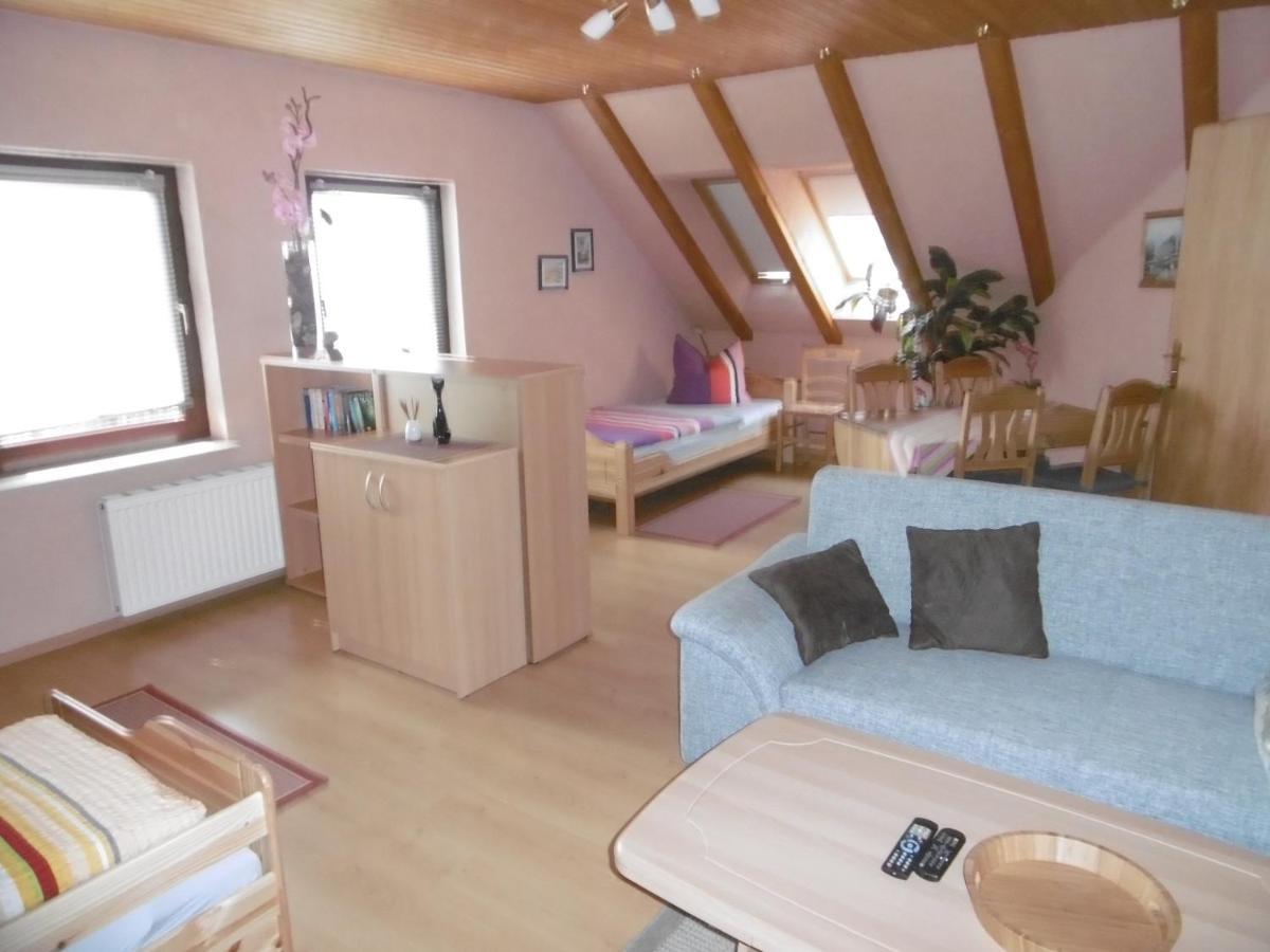 Ferienwohnungen Moritz Riechheim ภายนอก รูปภาพ
